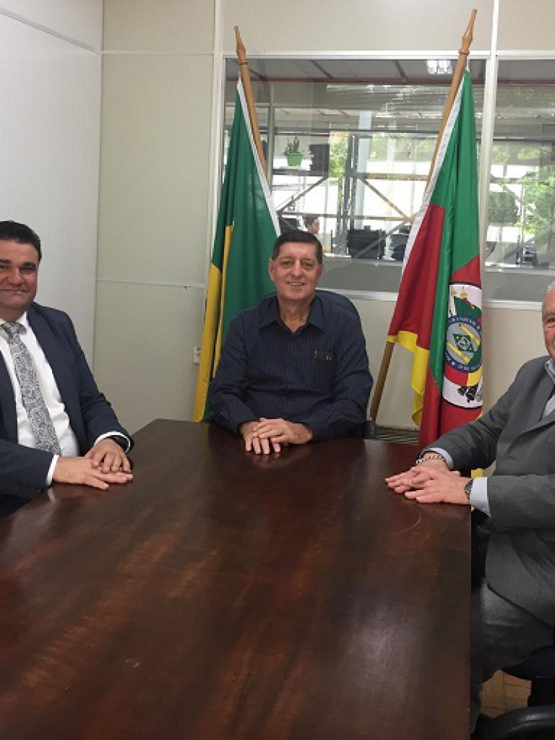 <p>Na manhã do dia 05, Presidente do Conselho recebeu o novo Diretor Técnico, Vilnei Pinheiro Sessim, juntamente com o Conselheiro Eduardo Cortez Balreira.</p>